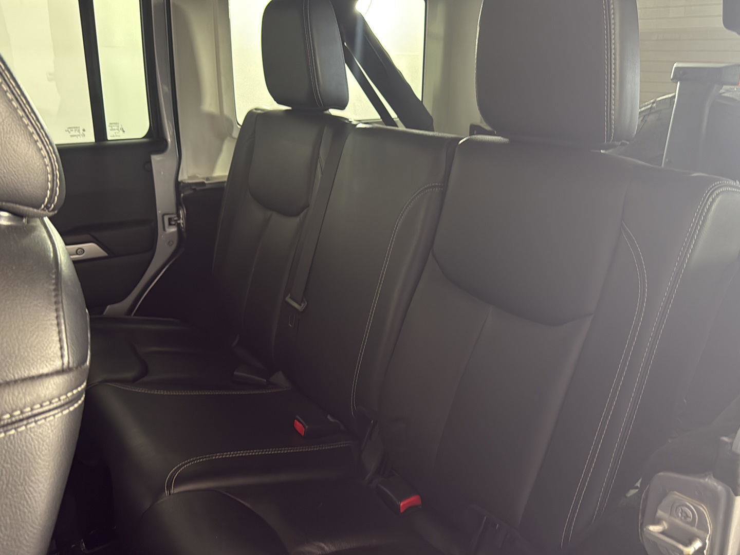 Used 2014 Jeep Wrangler Unlimited Sahara w/ Connectivity Group AWD/4WD image 12