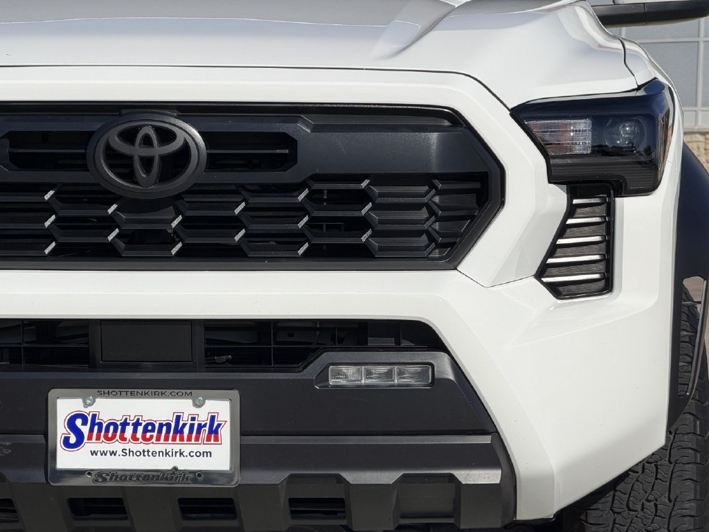 Used 2024 Toyota Tacoma TRD Off-Road AWD/4WD image 8