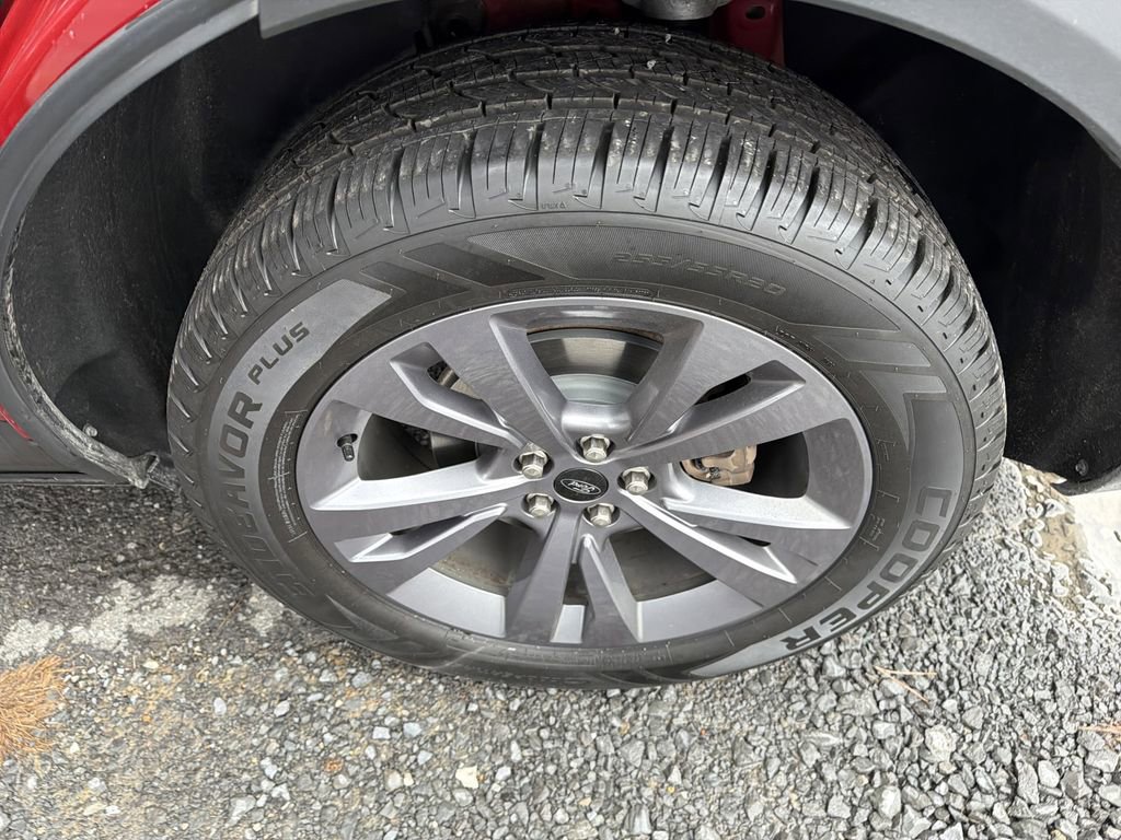 Used 2022 Ford Explorer XLT w/ Equipment Group 202A image 12