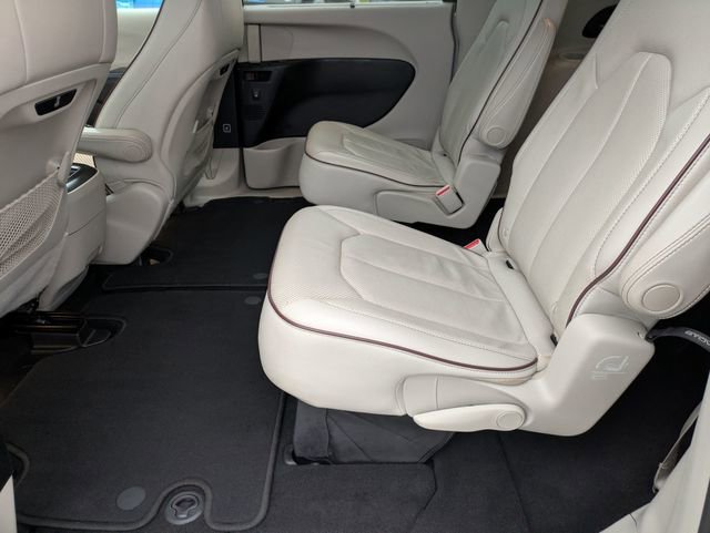 Used 2019 Chrysler Pacifica Limited image 26