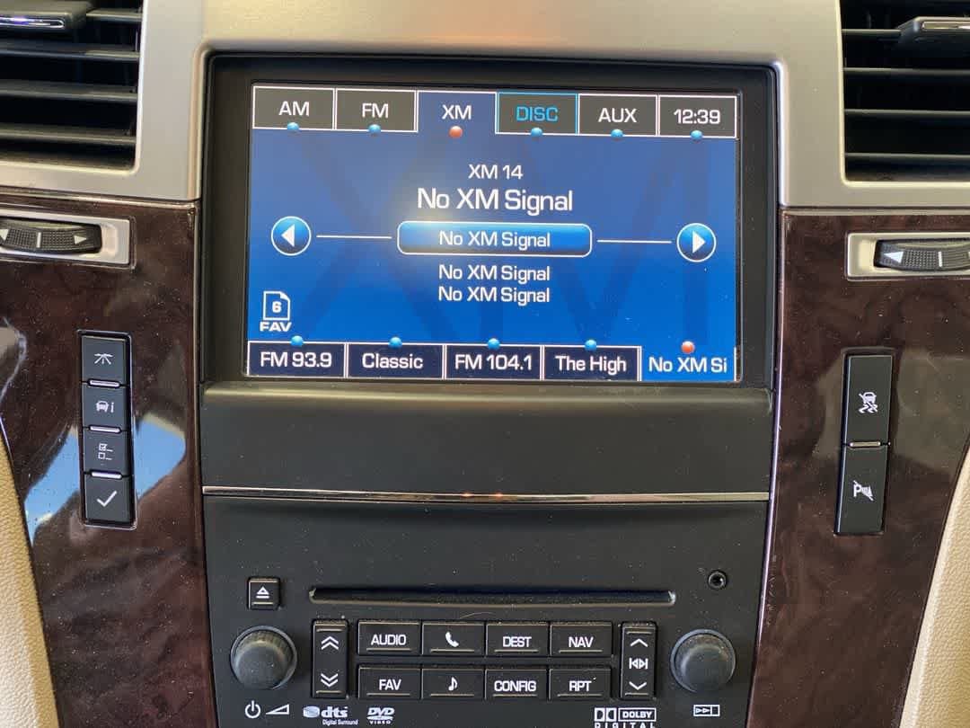 Used 2011 Cadillac Escalade EXT Luxury AWD/4WD image 18