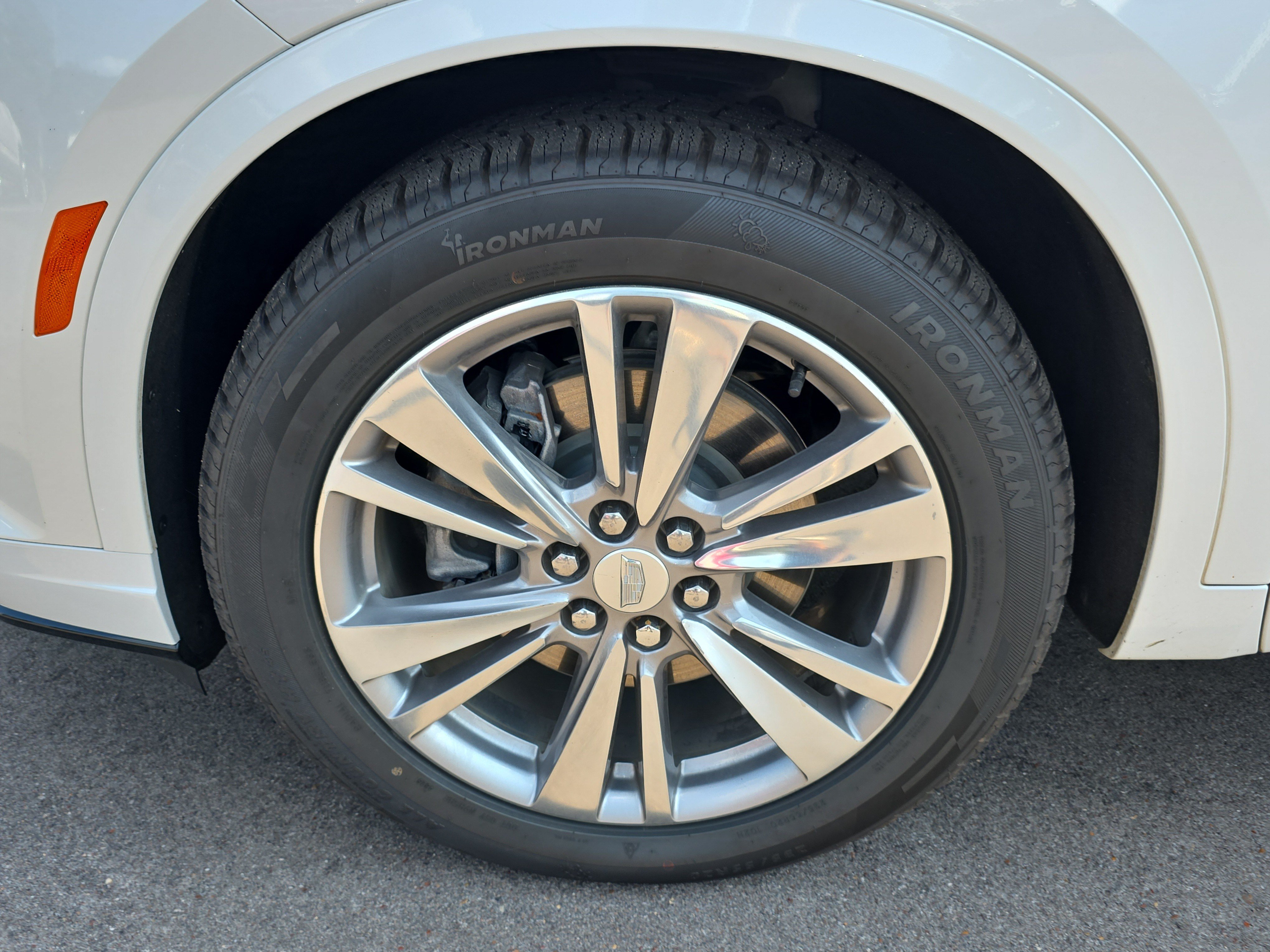 Used 2023 Cadillac XT6 Premium Luxury FWD image 9