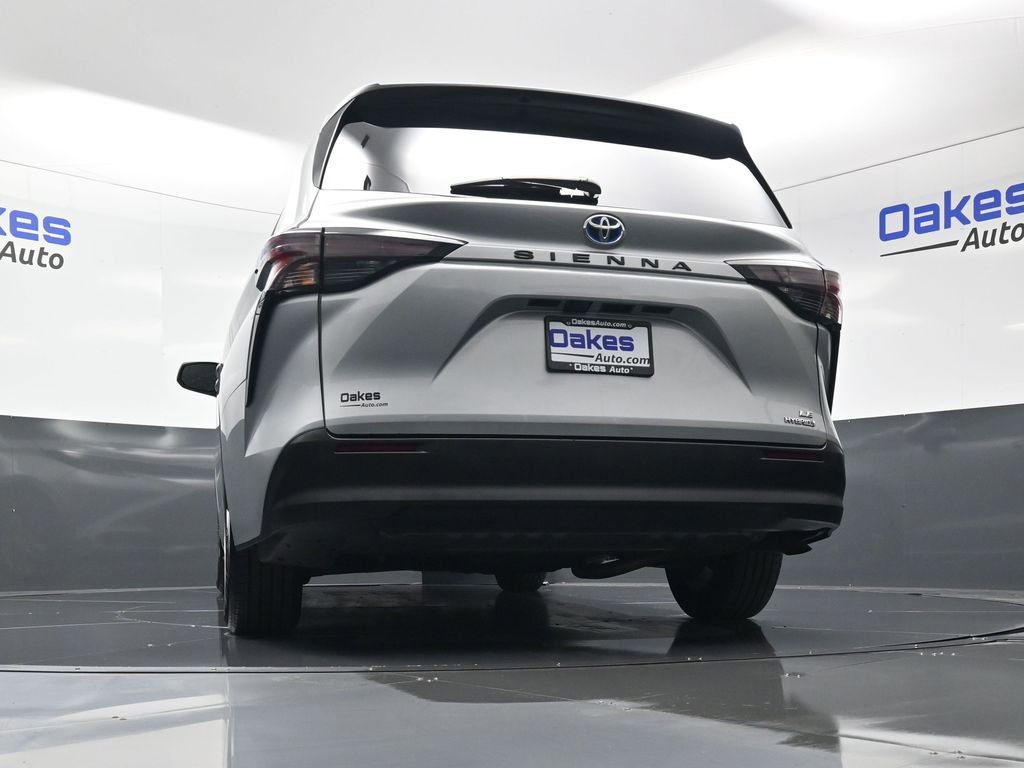 Used 2024 Toyota Sienna LE image 42