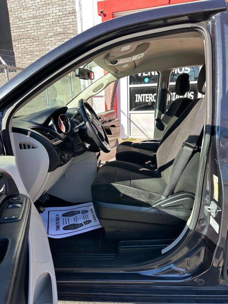 Used 2013 Dodge Grand Caravan SE image 32