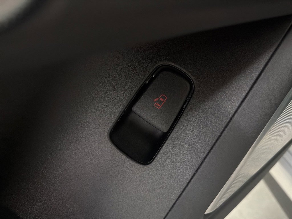 Used 2023 Maserati Grecale Trofeo image 12