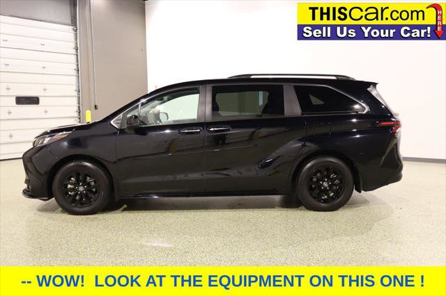 Used 2025 Toyota Sienna XLE image 4