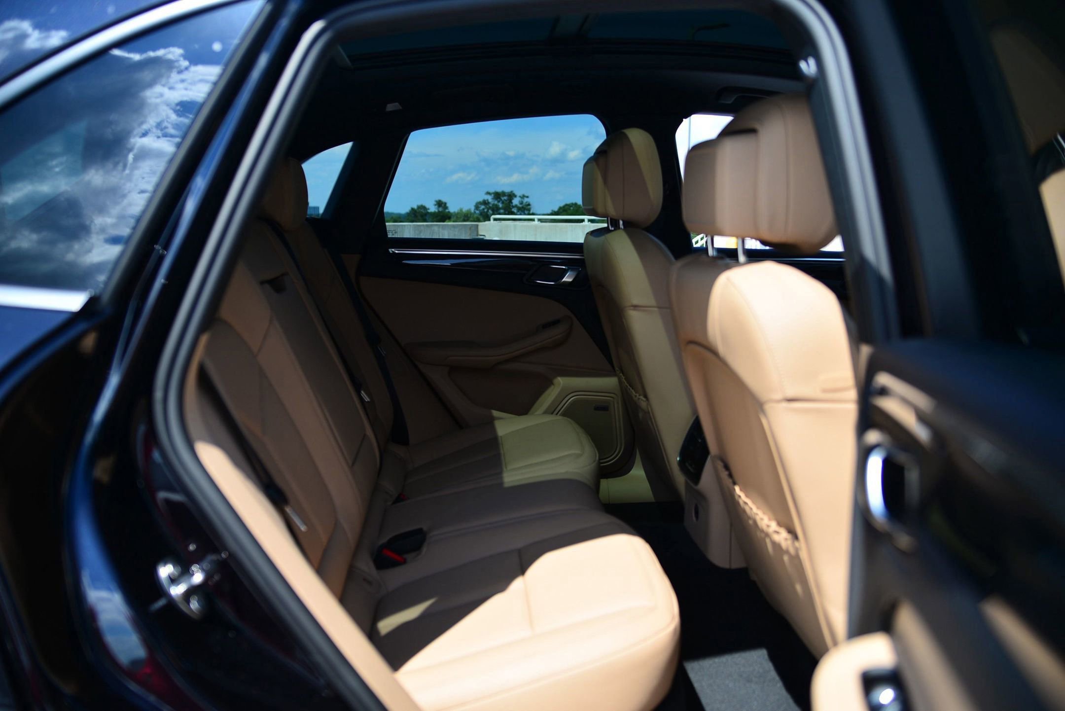 Used 2025 Porsche Macan image 27