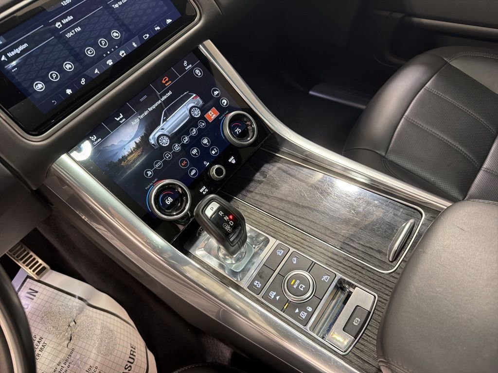 Used 2019 Land Rover Range Rover Sport SE AWD/4WD image 17