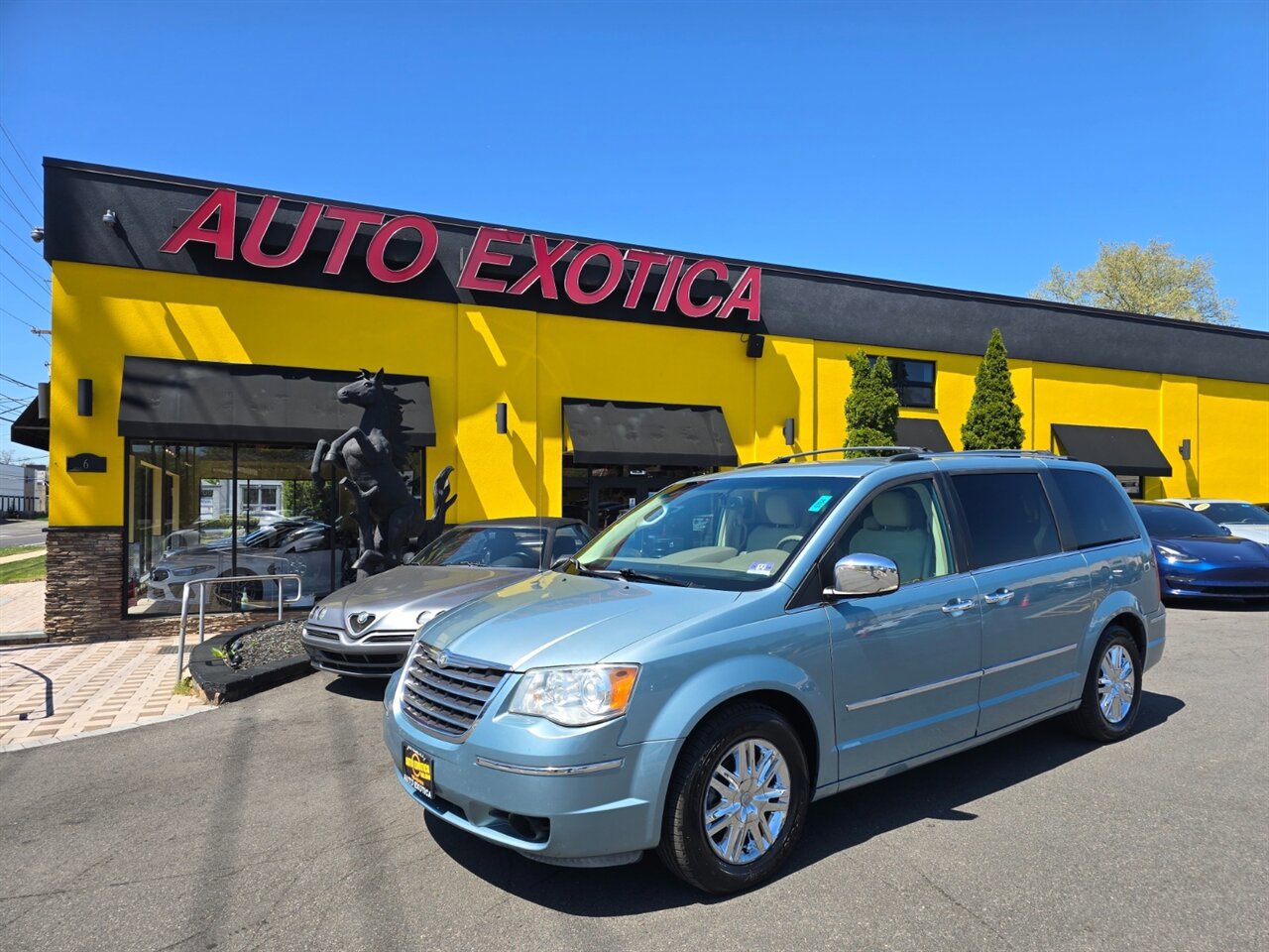 Used 2008 Chrysler Town & Country Limited w/ Trailer Tow Group image 1