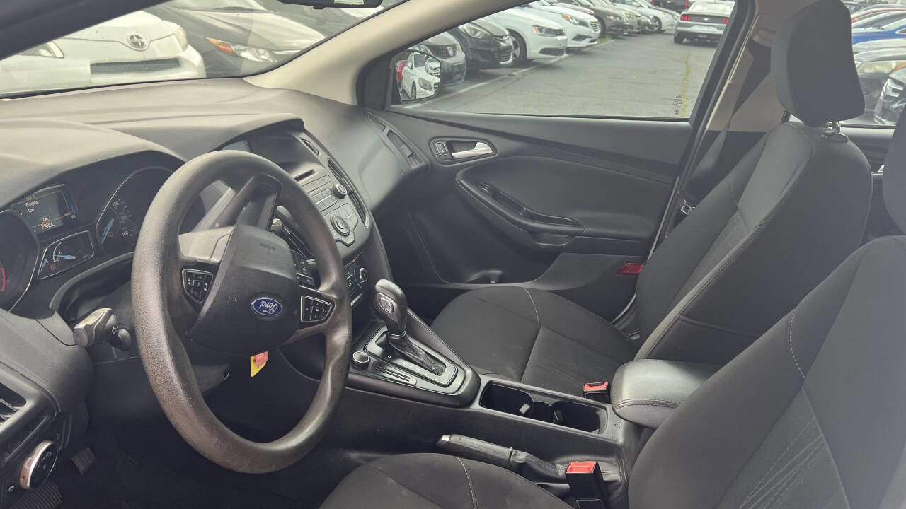 Used 2017 Ford Focus SE image 12