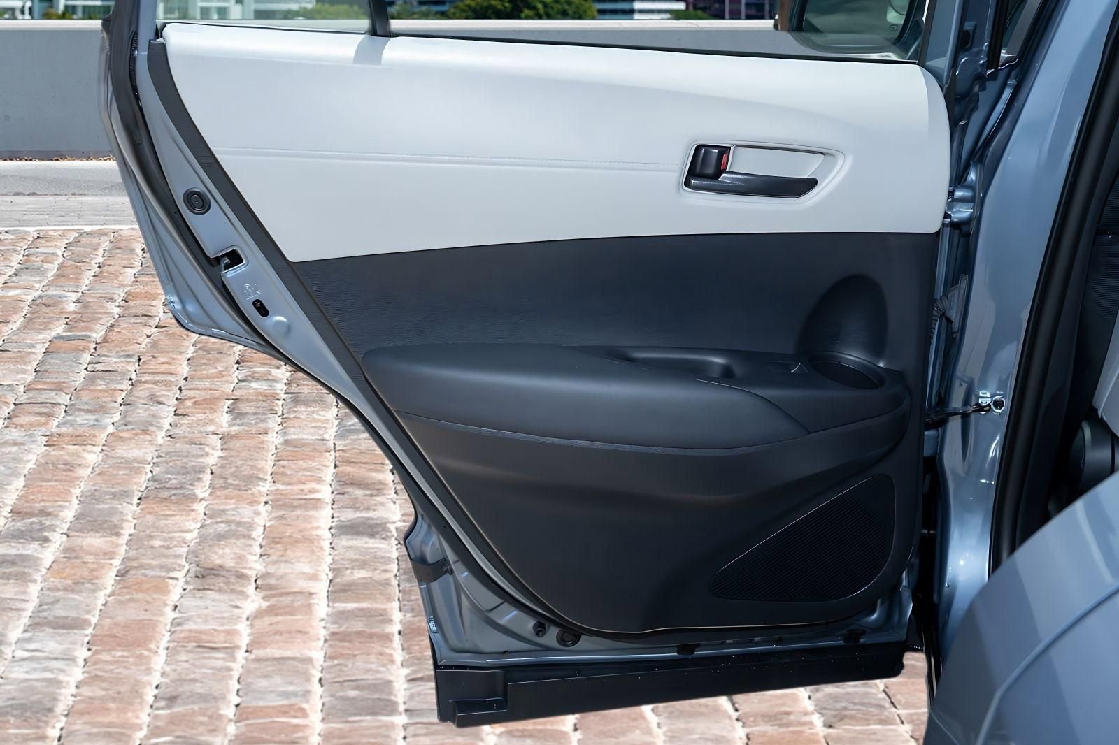 Used 2023 Toyota Corolla Cross L FWD image 11