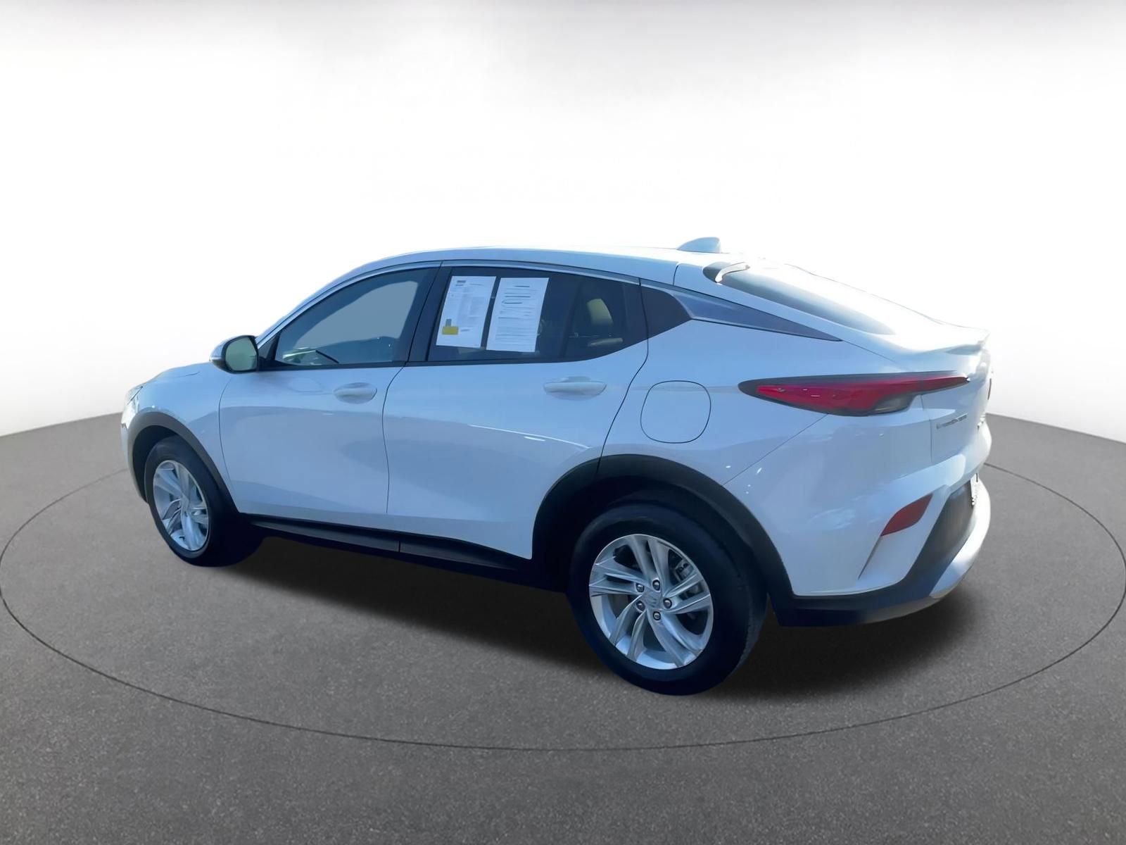 Used 2025 Buick Envista Preferred image 10