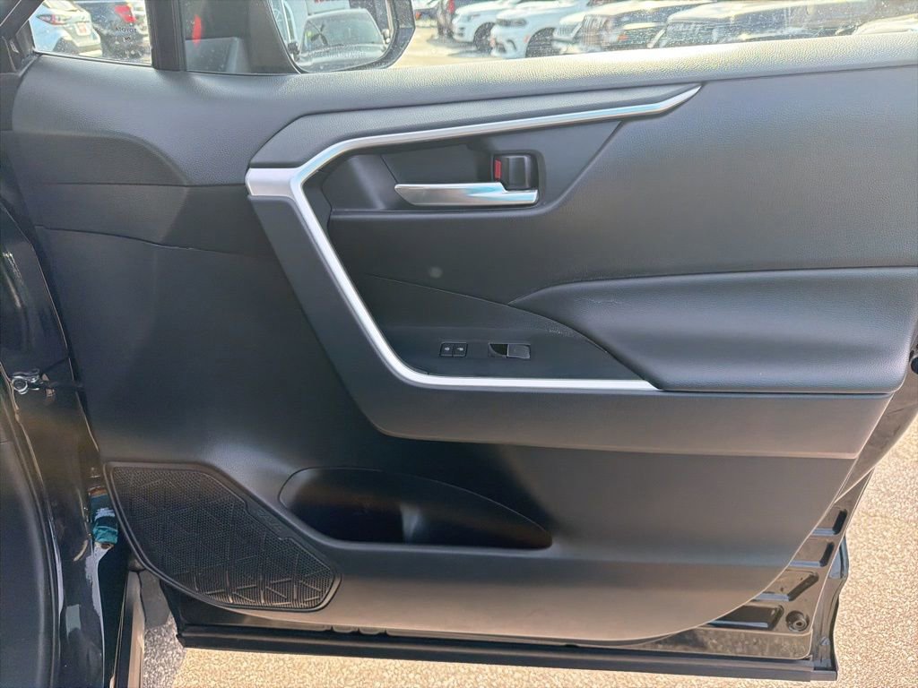 Used 2025 Toyota RAV4 XLE image 24