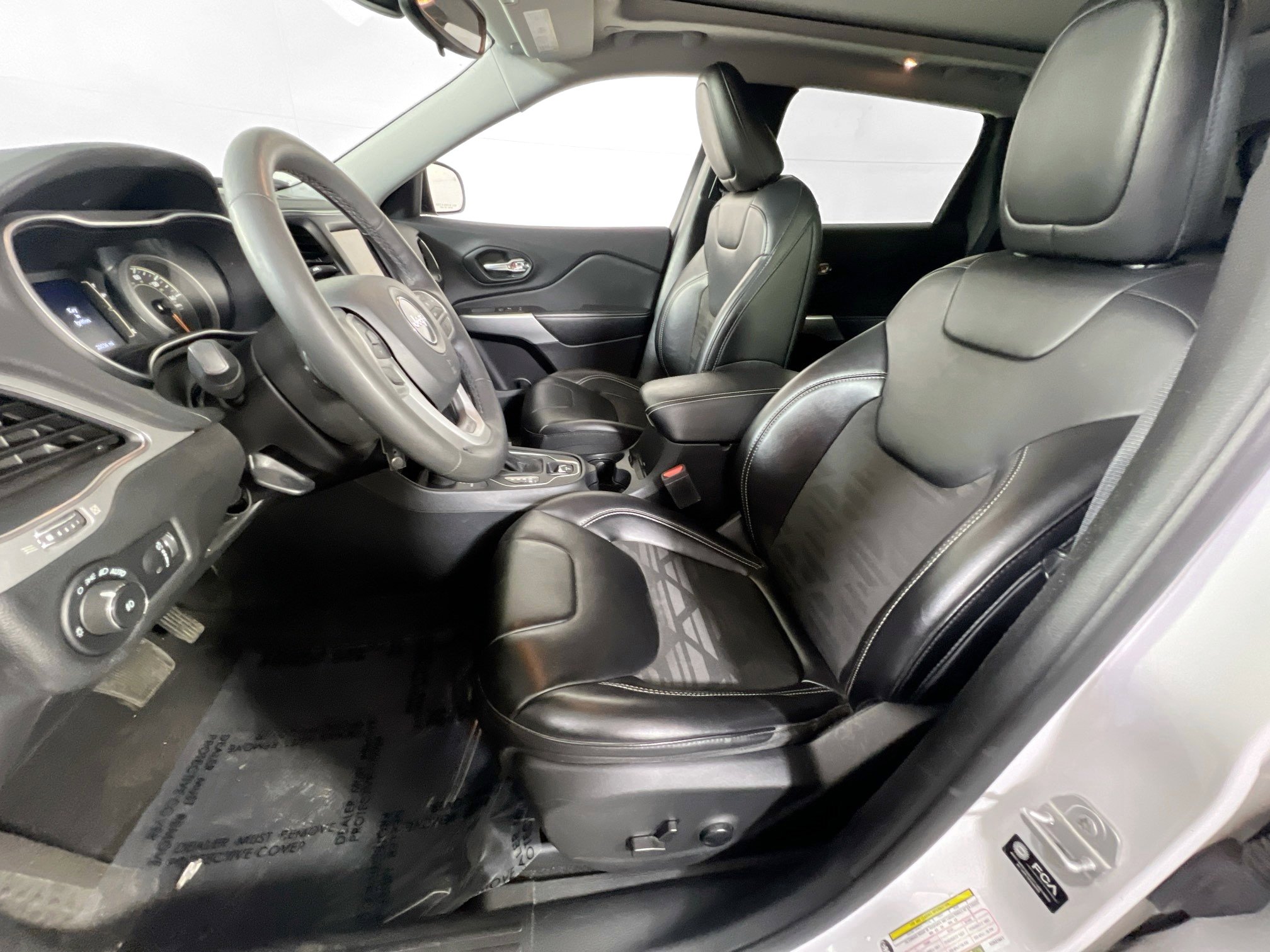 Used 2022 Jeep Cherokee Latitude w/ Sun & Sound Group AWD/4WD image 19