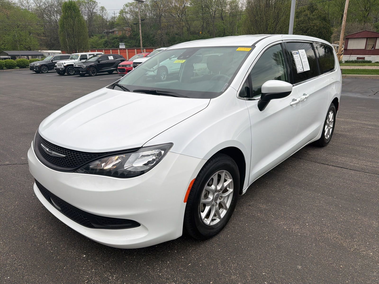 Used 2023 Chrysler Voyager LX FWD image 9