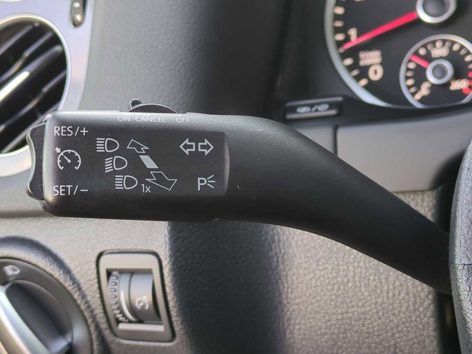 Used 2017 Volkswagen Tiguan Limited image 25