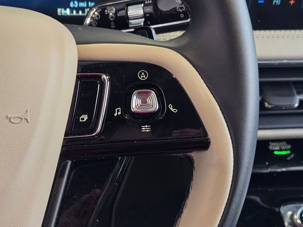 Used 2025 Lincoln Corsair AWD image 16