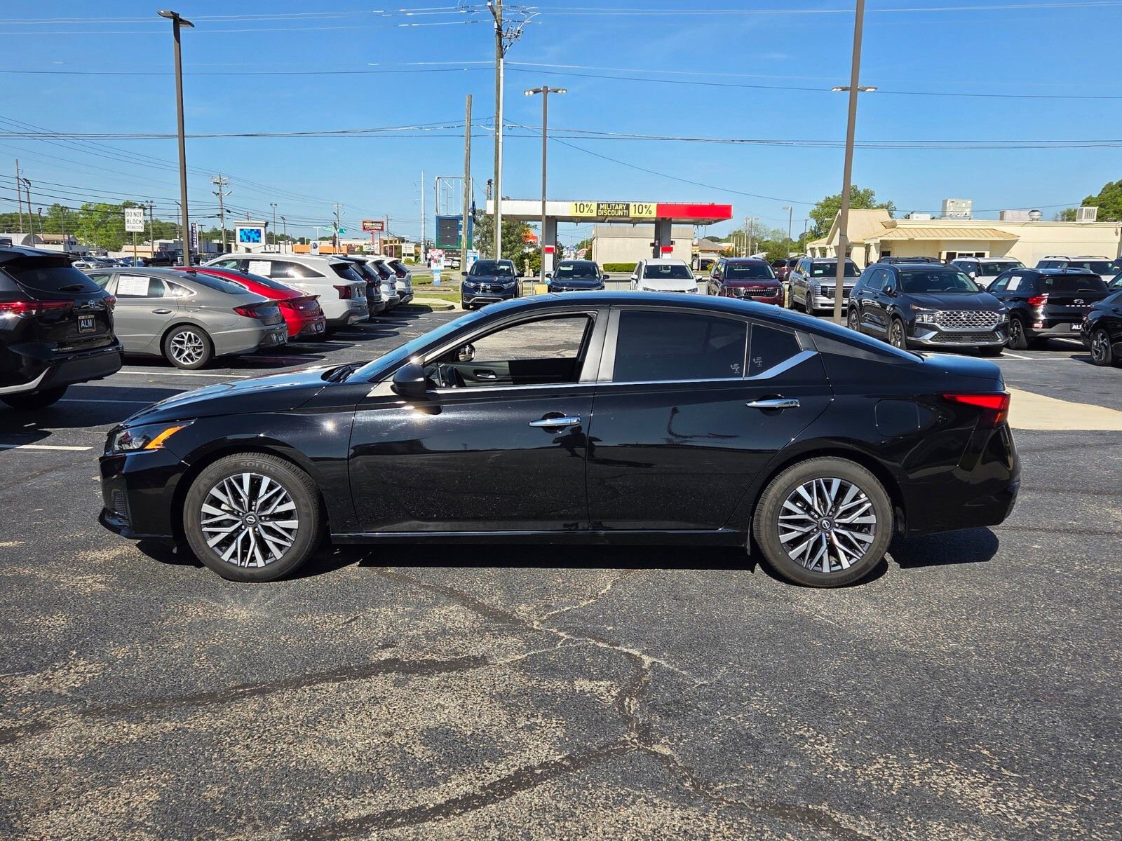 Used 2025 Nissan Altima 2.5 SV image 4