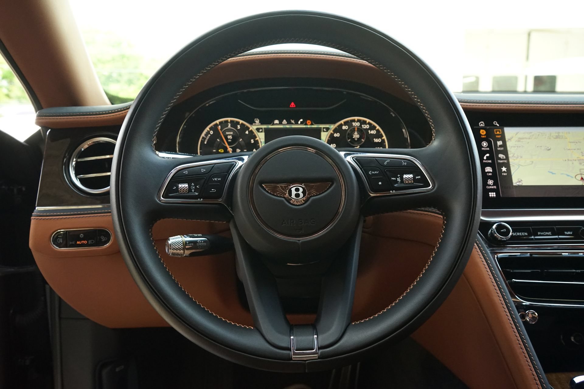 Used 2022 Bentley Flying Spur Plug-In Hybrid AWD/4WD image 12