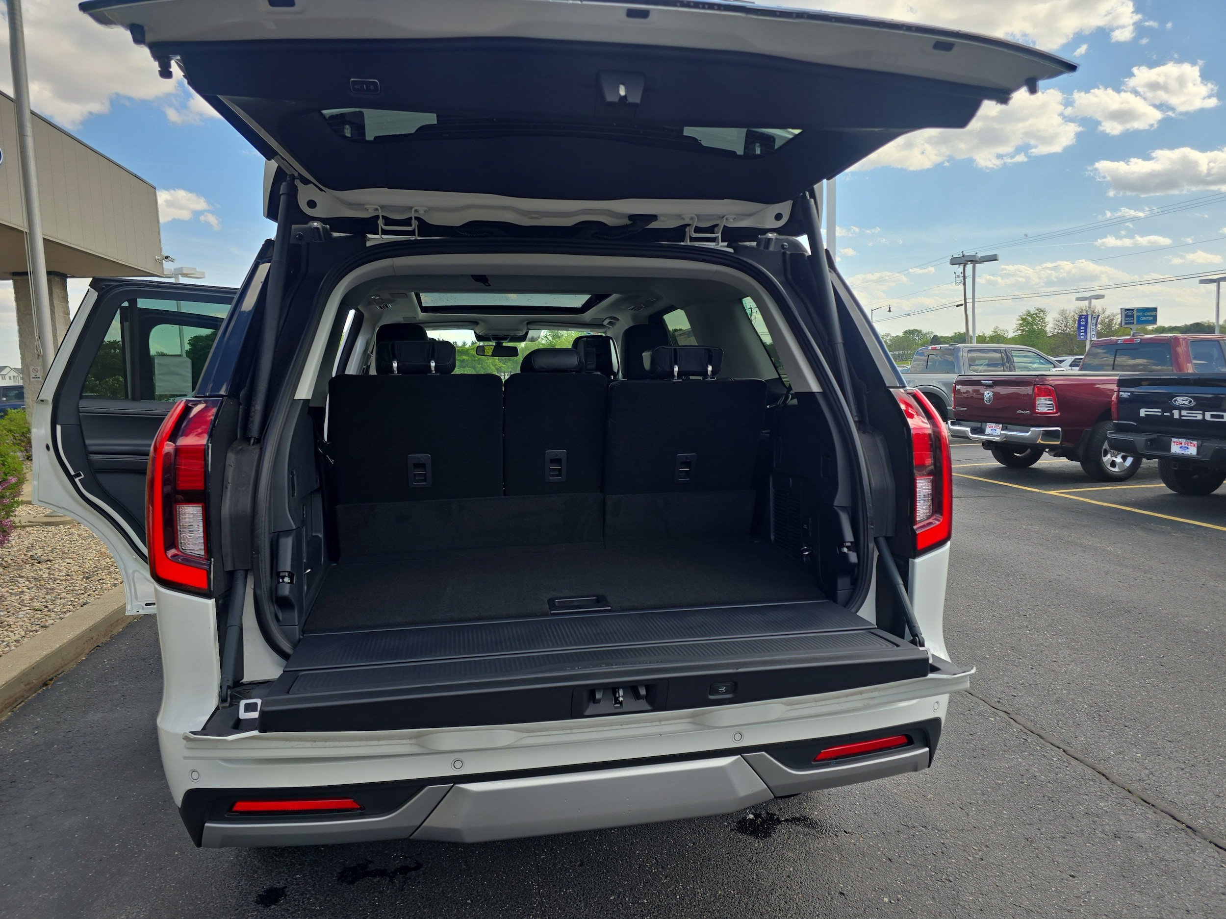New 2026 Ford Expedition Platinum w/ Driver's Package AWD/4WD image 23