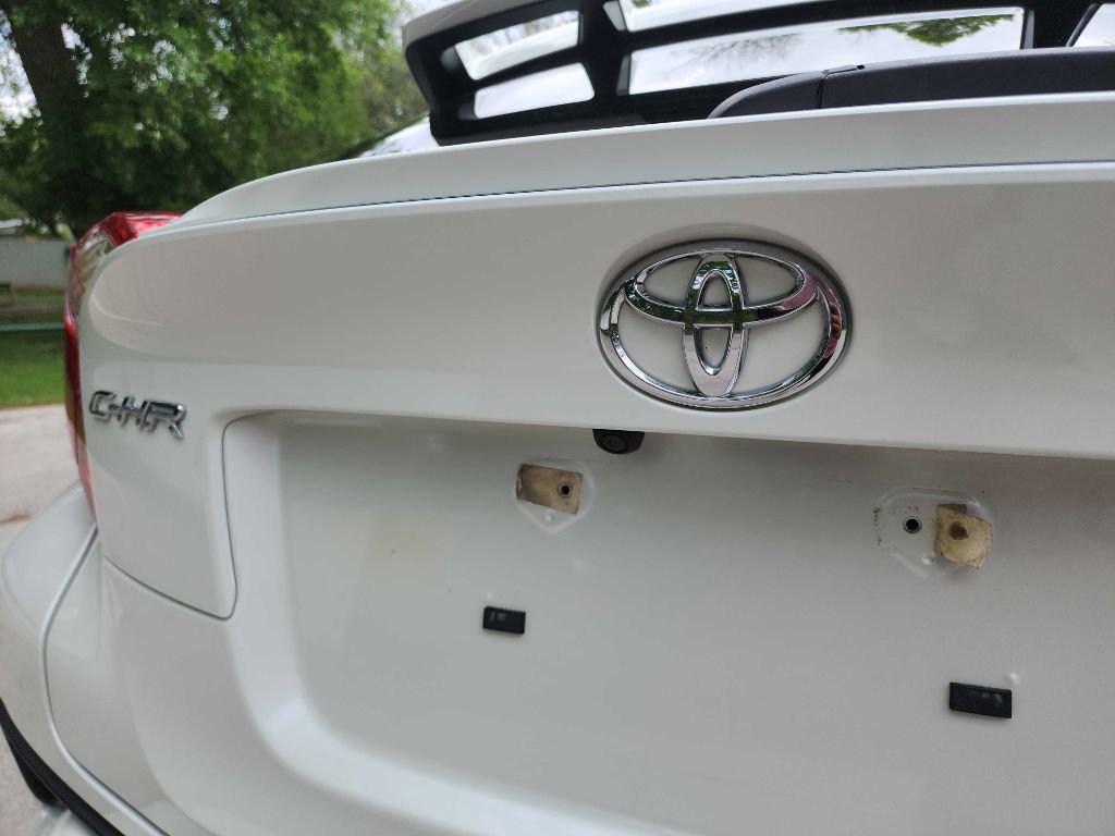 Used 2021 Toyota C-HR LE FWD image 9