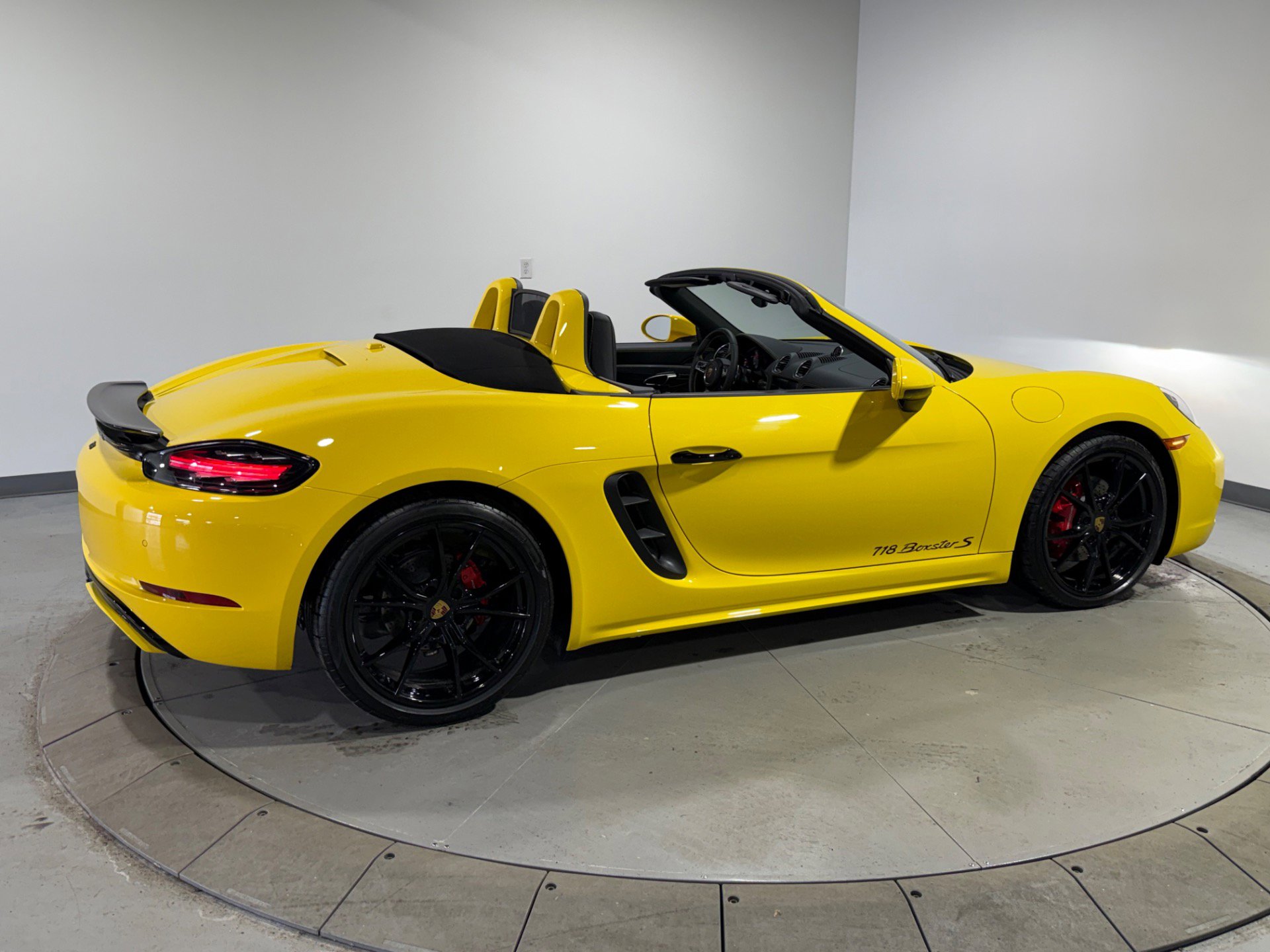 Used 2025 Porsche 718 Boxster S image 24
