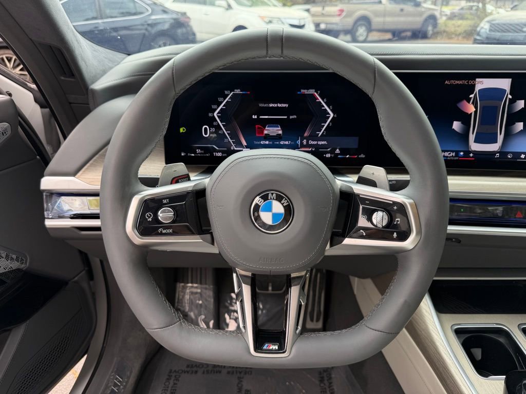 Used 2023 BMW 760i xDrive image 13