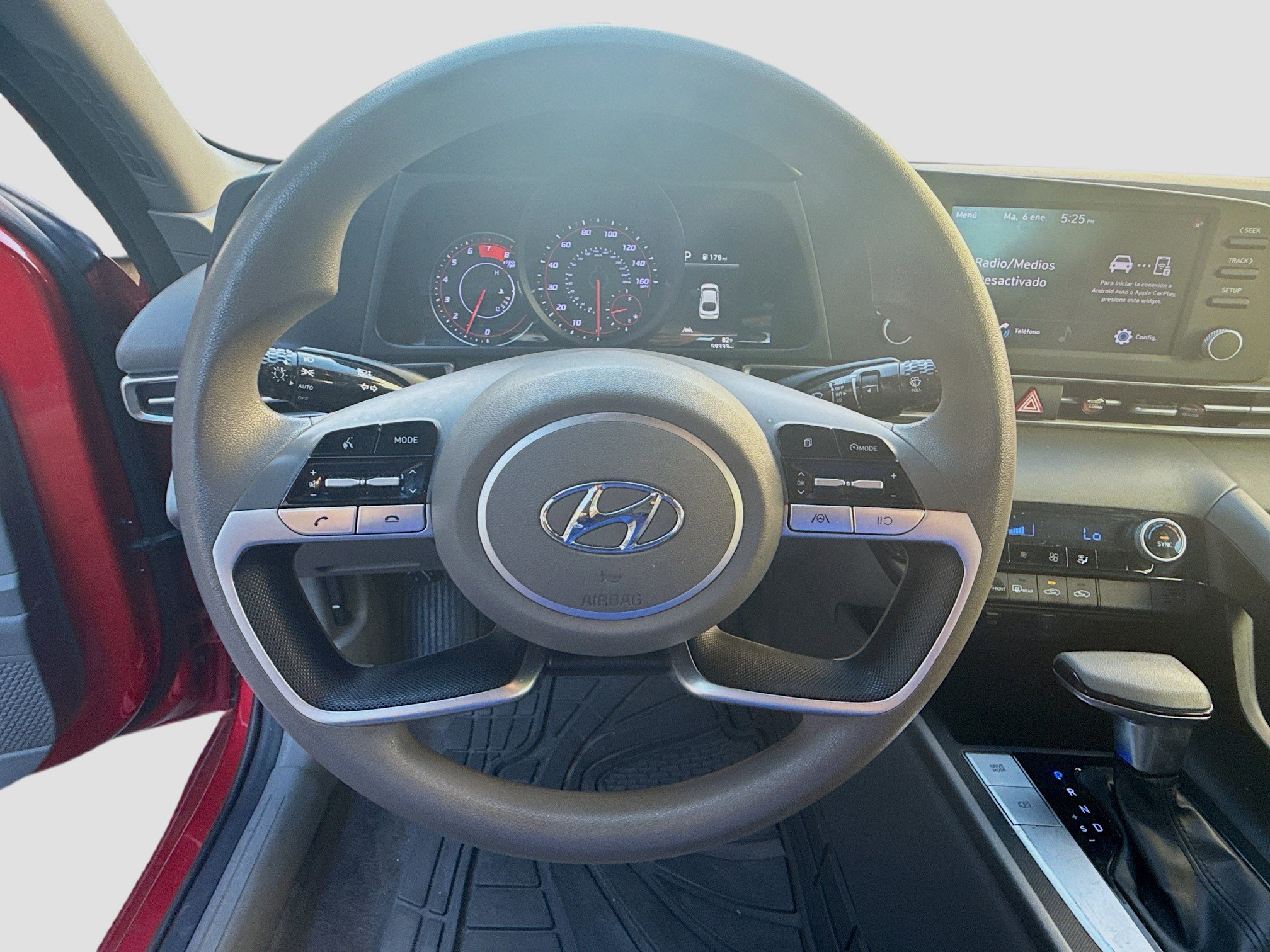 Used 2023 Hyundai Elantra SEL image 8