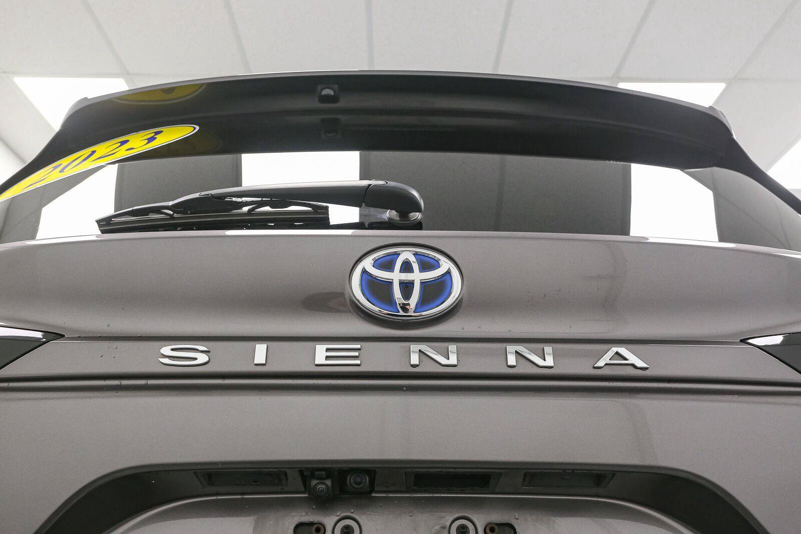 Used 2023 Toyota Sienna Platinum AWD/4WD image 12