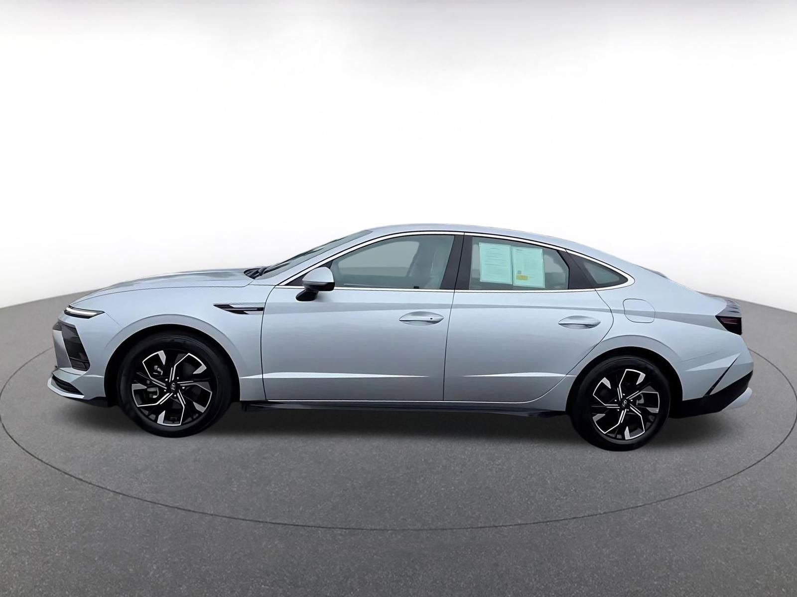 Used 2025 Hyundai Sonata SEL FWD image 9