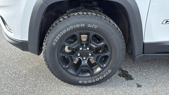 Certified 2022 Jeep Cherokee Latitude w/ Sun & Sound Group AWD/4WD image 11