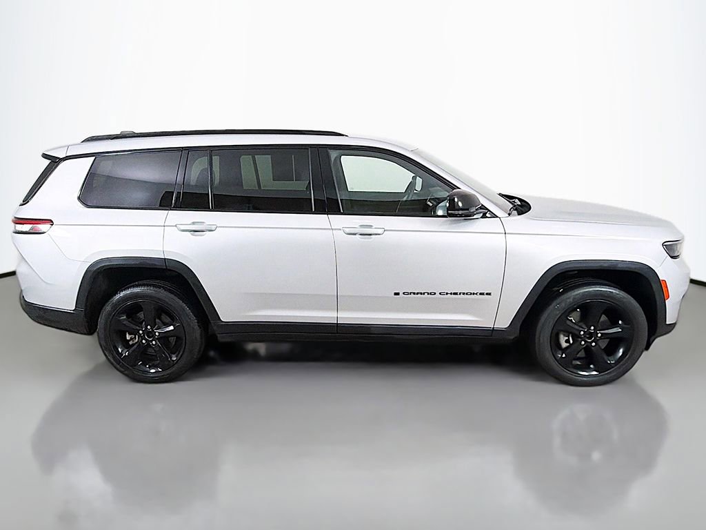 Used 2023 Jeep Grand Cherokee L Laredo image 14