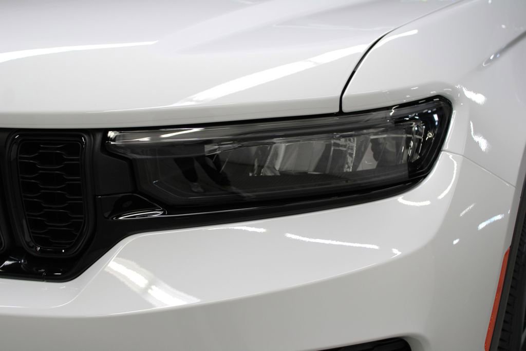 New 2025 Jeep Grand Cherokee Altitude image 34