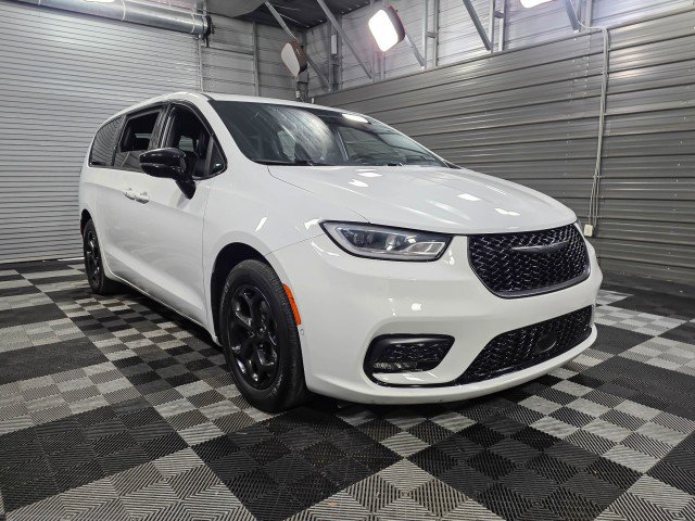 Used 2024 Chrysler Pacifica Limited image 4