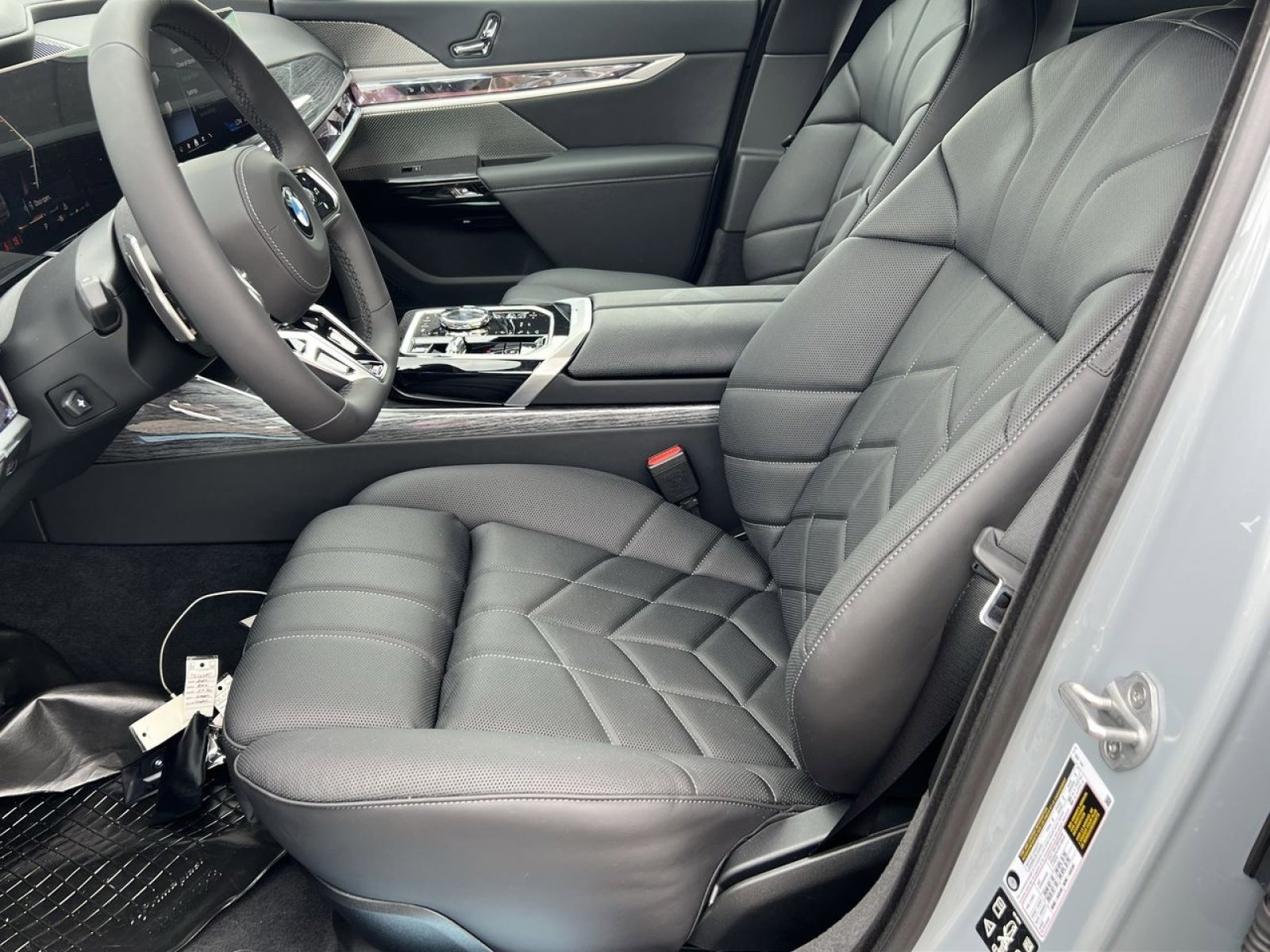 New 2025 BMW 740i xDrive w/ Executive Package image 10