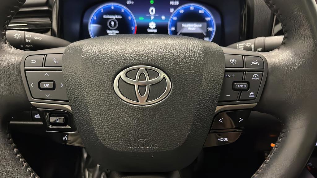 Used 2025 Toyota Camry XLE image 16