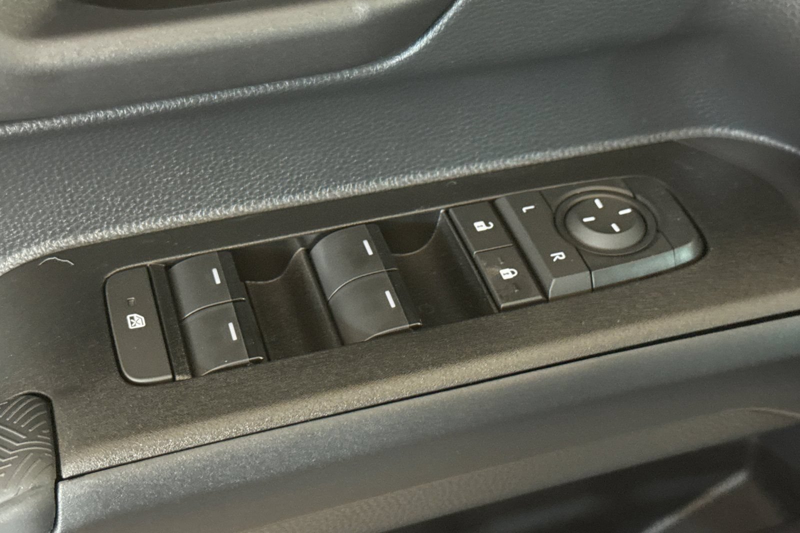 New 2026 Toyota 4Runner SR5 AWD/4WD image 12