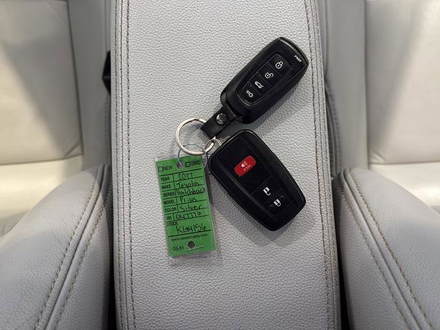 Used 2017 Toyota Prius Three image 25