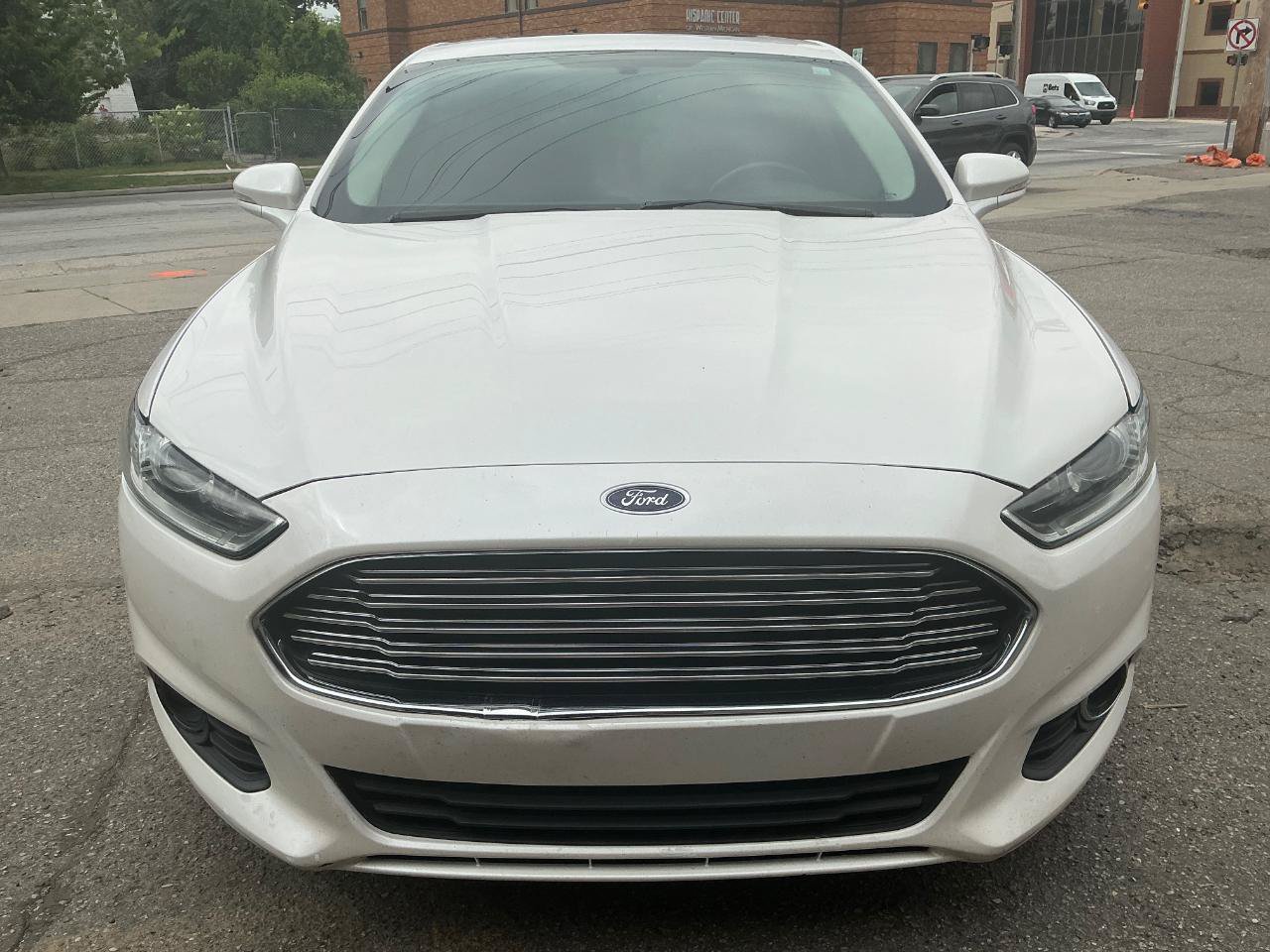 Used 2016 Ford Fusion SE w/ Equipment Group 202A FWD image 8