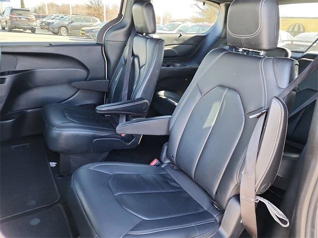 Used 2021 Chrysler Pacifica Touring-L w/ S Appearance Package image 13
