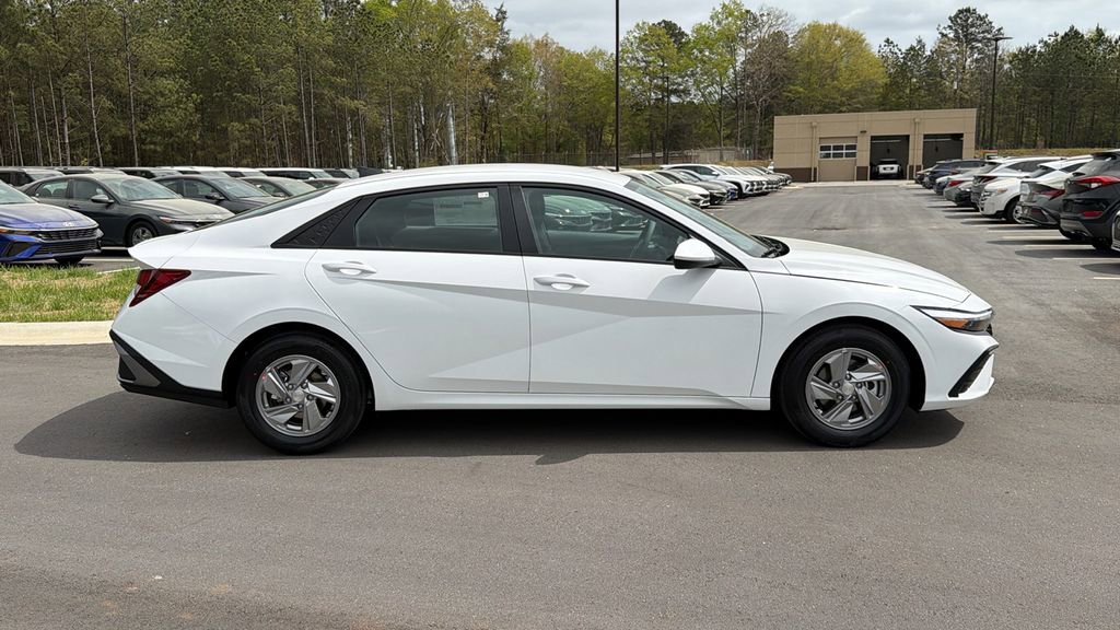 New 2026 Hyundai Elantra SE image 4