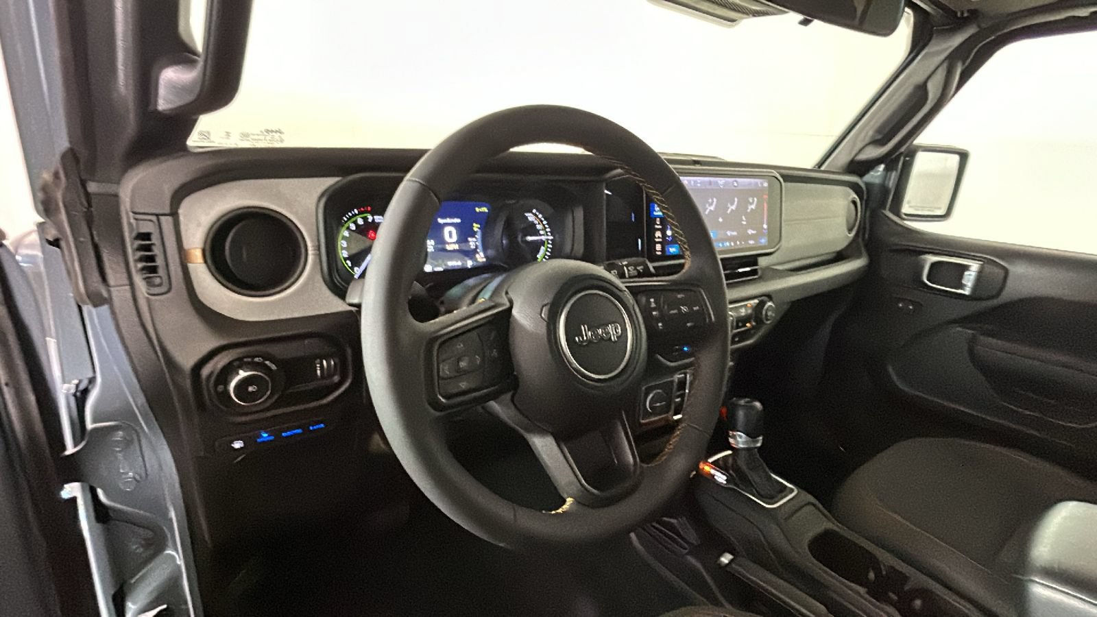 Used 2024 Jeep Wrangler Unlimited w/ Convenience Group AWD/4WD image 16