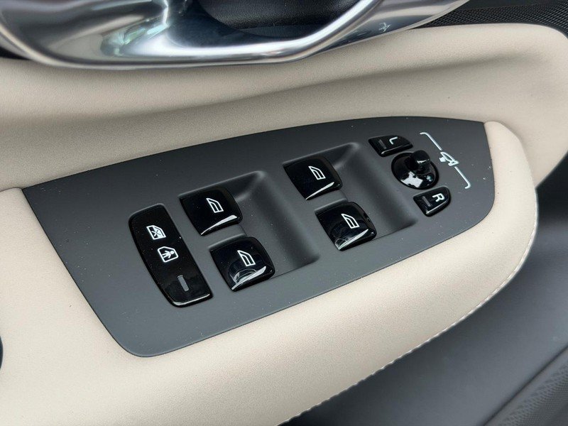 New 2026 Volvo XC90 T8 Plus w/ Protection Package AWD/4WD image 9