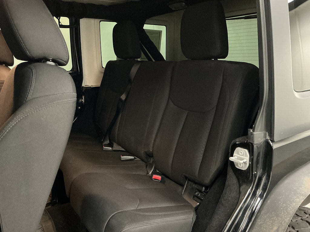 Used 2015 Jeep Wrangler Unlimited Sport w/ Max Tow Package AWD/4WD image 20