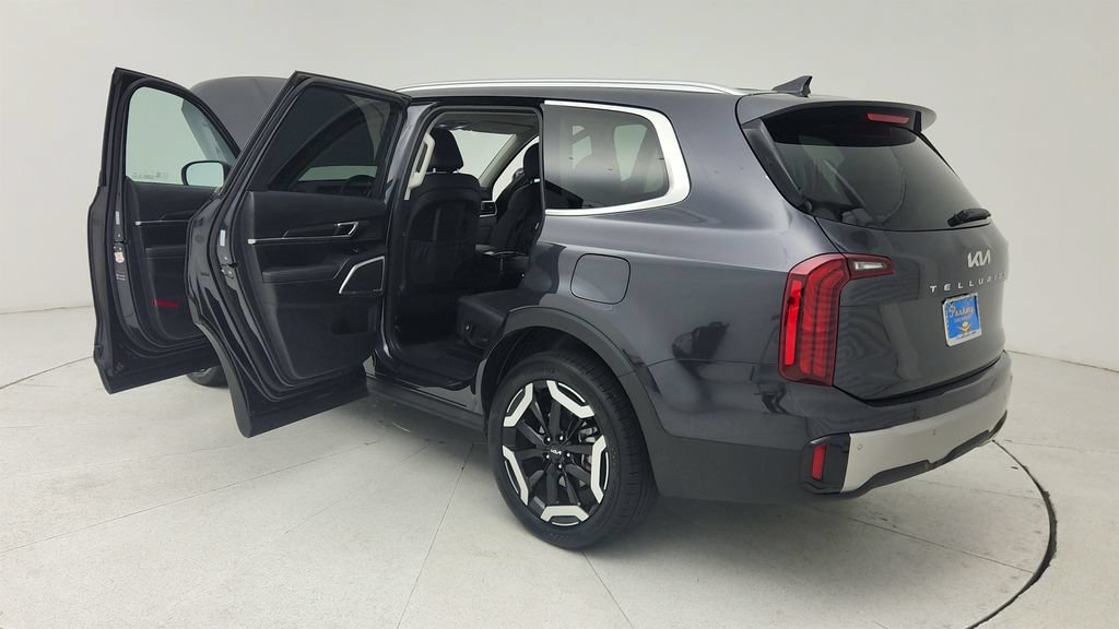 Used 2025 Kia Telluride S FWD image 11
