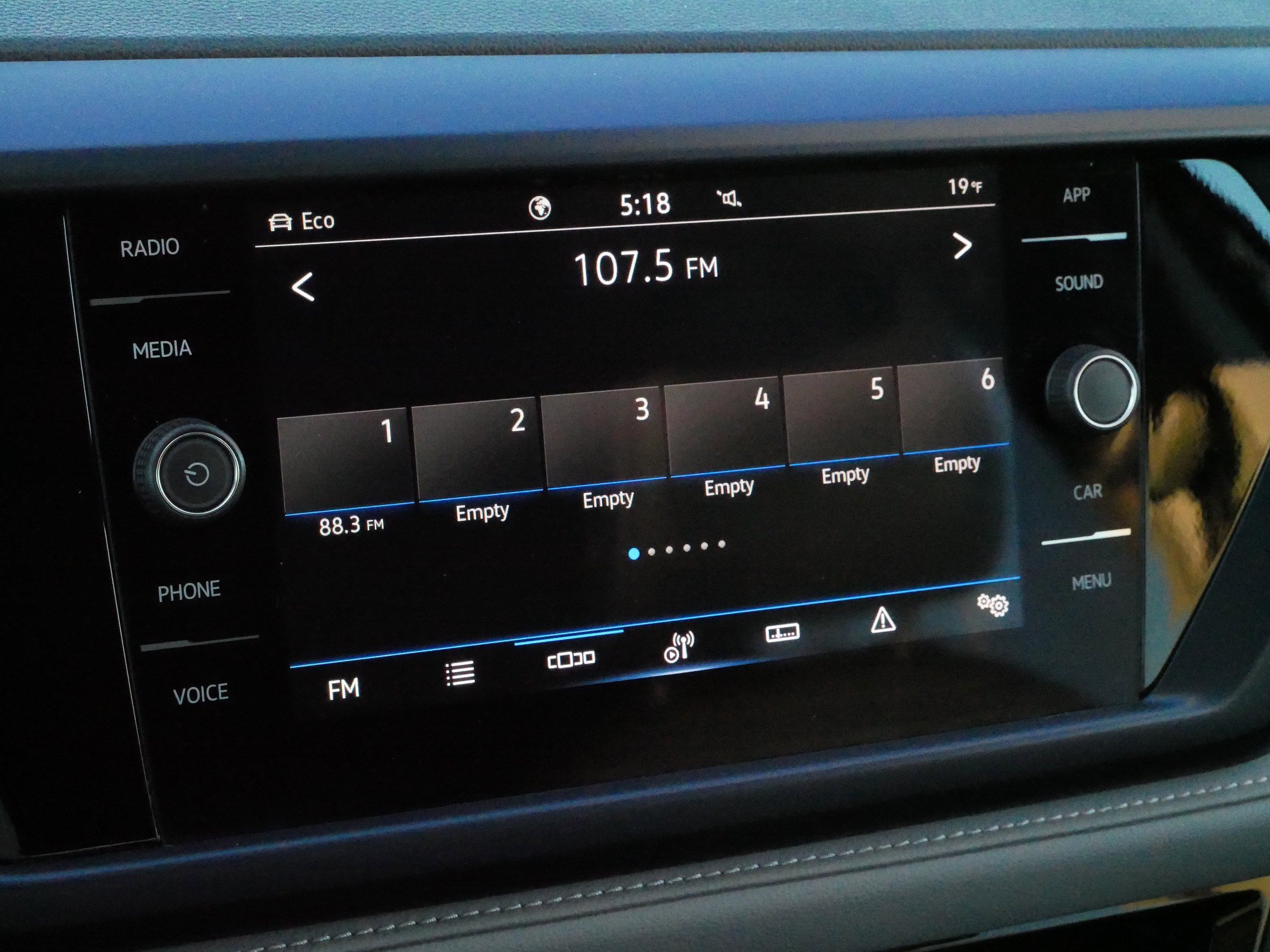 Certified 2024 Volkswagen Taos SE w/ Panoramic Sunroof Package image 22