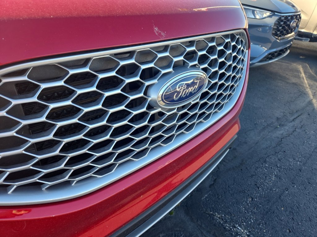 Certified 2024 Ford Edge SEL w/ Convenience Package AWD/4WD image 2