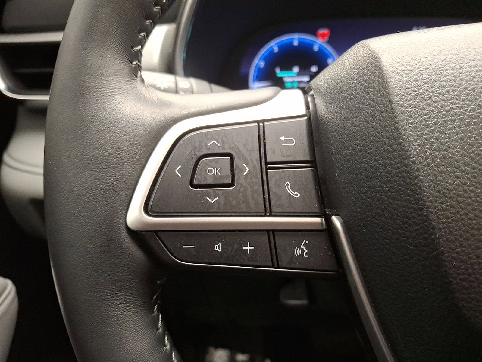 Used 2024 Toyota Highlander Platinum image 17