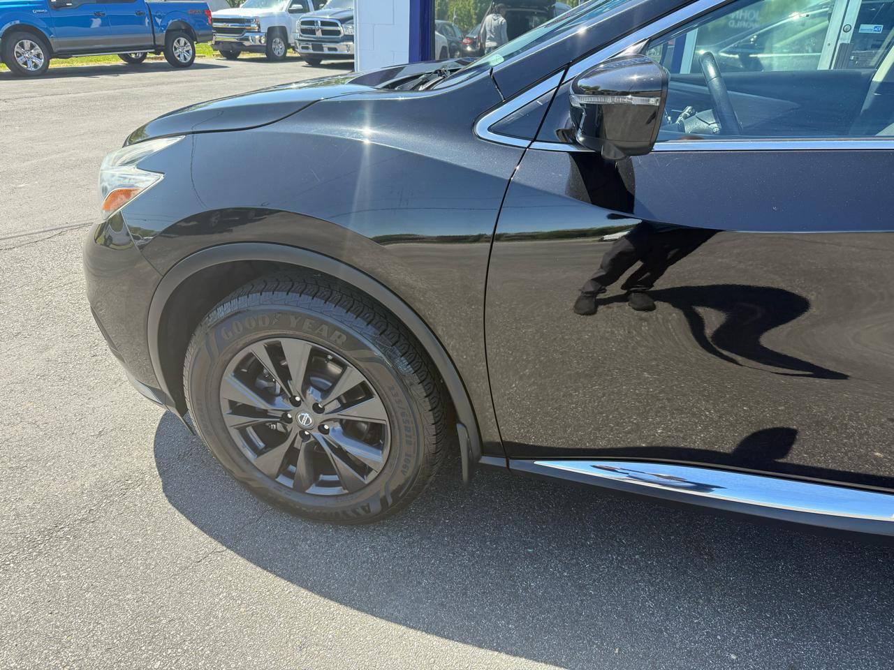 Used 2018 Nissan Murano SV w/ Premium Package FWD image 3