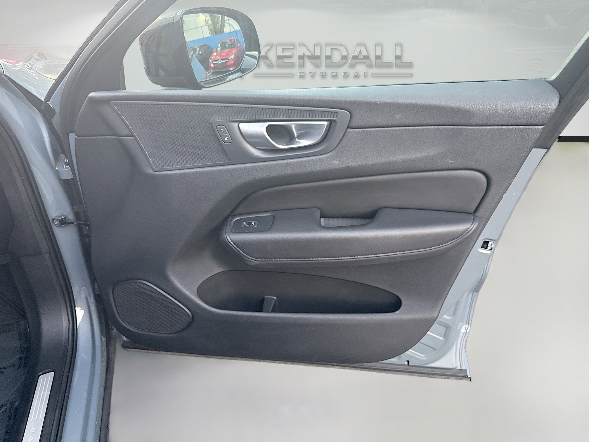 Used 2024 Volvo XC60 B5 Plus image 32